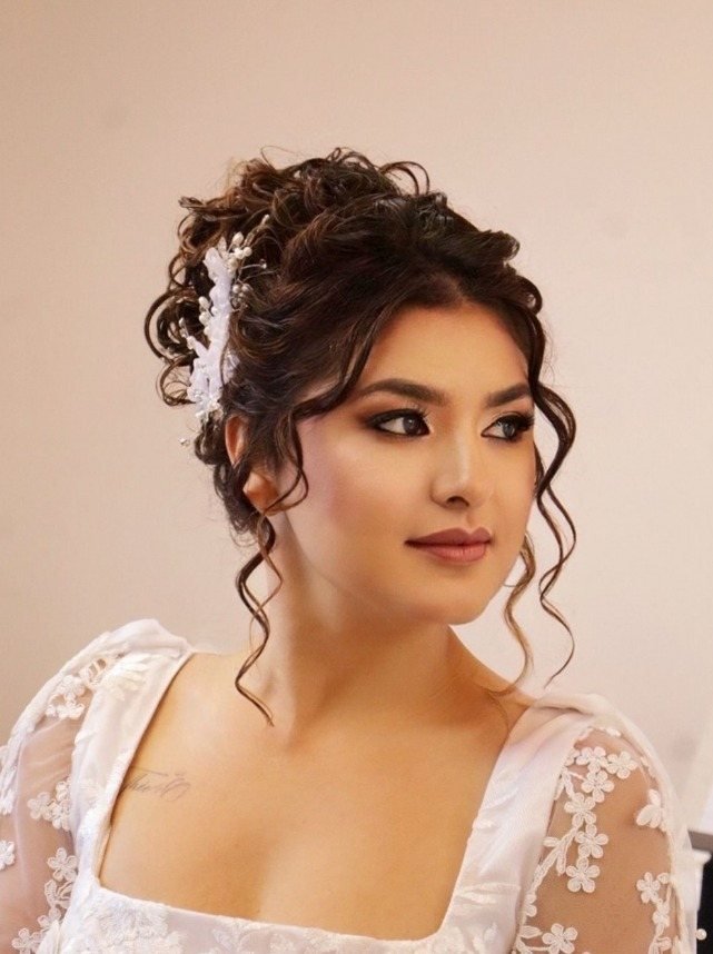 Penteado e maquiagem de noiva no Maison Complex