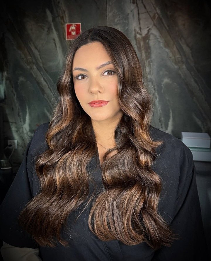 Cabelo com ondas feito no Maison Complex