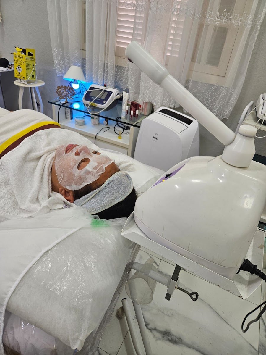 Procedimento de estética facial no Studio Moça Bonita